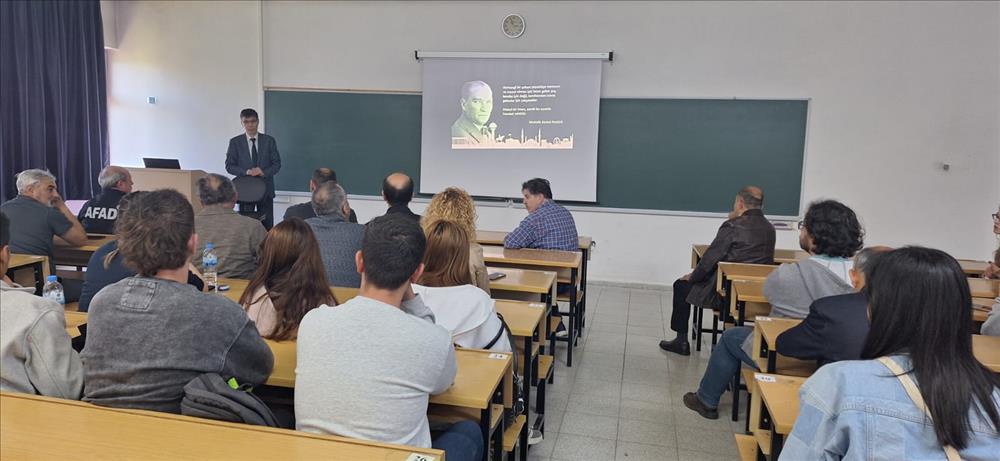 ESTÜ Fizik Konuşmaları kapsamında Doç. Dr. Muammer Tün hocamız "Fizik Bilimiyle Afet Dirençli Gelecek Tasarımı" başlıklı konuşmasını gerçekleştirdi.
